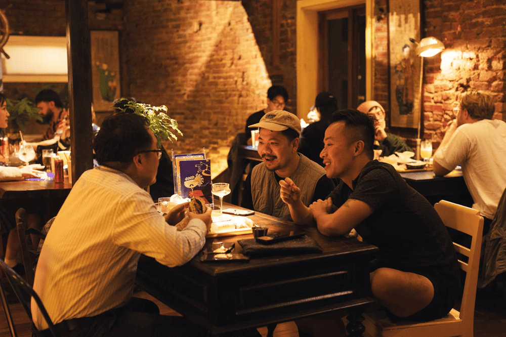 GoodTime Burger Bat Dan has a small, cozy space, suitable for gathering friends and chatting (Source: GoodTime Vietnam)